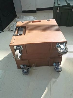 65 cm x 45 cm x 63,5 cm Dimensioni esterne Scatola alimentare isolata 90L Volume per mantenere caldo il cibo