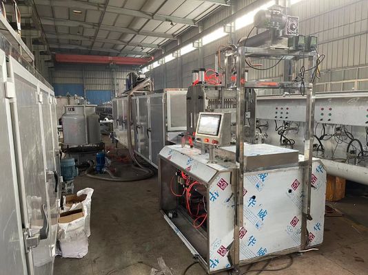 Macchina semiautomatica per la fabbricazione di caramelle a base di marmellata di frutta con deposito automatico di caramelle