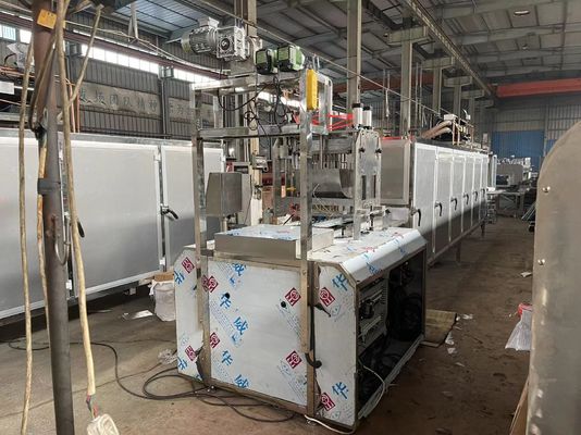 Macchina semiautomatica per la fabbricazione di caramelle a base di marmellata di frutta con deposito automatico di caramelle
