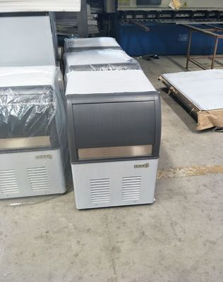 Macchina per la produzione di ghiaccio in cubo professionale con capacità di stoccaggio di ghiaccio di 1000 kg