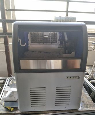 Macchina per la produzione di ghiaccio in cubo professionale con capacità di stoccaggio di ghiaccio di 1000 kg