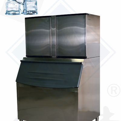 Macchine per la produzione automatica di ghiaccio in cucine di ristoranti