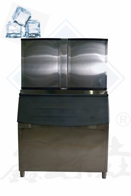 Macchine per la produzione automatica di ghiaccio in cucine di ristoranti