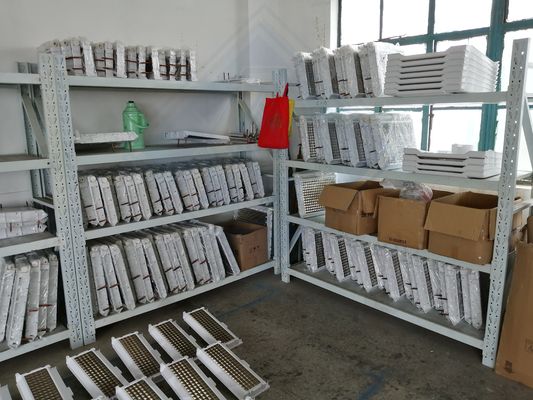 Produttore di ghiaccio trasparente commerciale con compressore di refrigerazione e peso di 1 kg