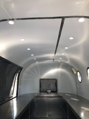 Shanghai Jingyao Ice Cream Cart / Food Trucks Trailer Caravan con lavori di costruzione