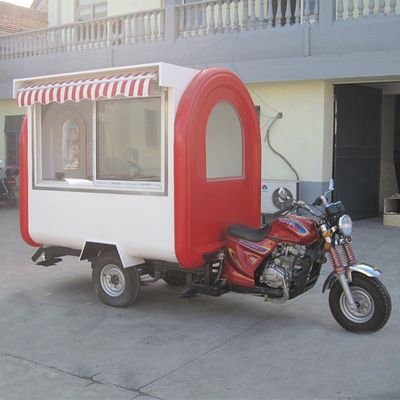 Camionino di grano dolce con milkshake vending trailer in officine di riparazione di macchinari