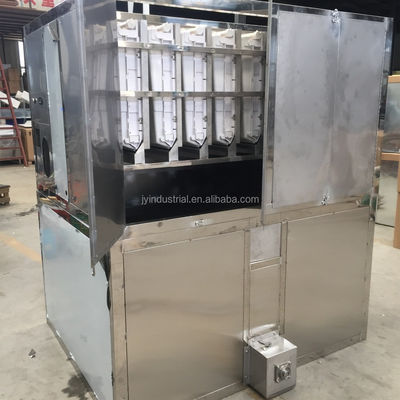 Produttore di ghiaccio industriale da 2 tonnellate con una capacità di 160 kg/giorno e prodotto con refrigerante R134a/R404A