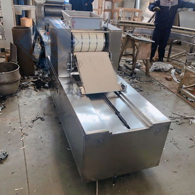 Macchina industriale per formare biscotti a base di noce morbida con 400 modelli e vassoio di 40x60 cm