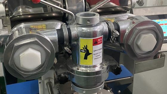 2020 Anno Automatico Dolce Rotondo Kubba Mochi gelato di riempimento / incrustazione macchina