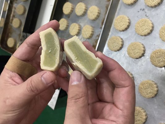 2020 Anno Automatico Dolce Rotondo Kubba Mochi gelato di riempimento / incrustazione macchina