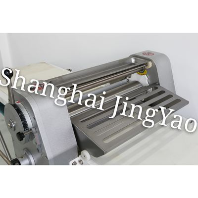 Piastra di rotolamento di pasta professionale per la cottura di pasticcini croccanti 2430*880*1230MM Dimensione