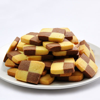Linea di produzione di biscotti incrustati e modellati ad alta produttività con taglio a pizzo