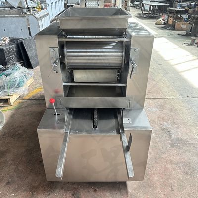 Macchina industriale per la produzione automatica di biscotti e biscotti