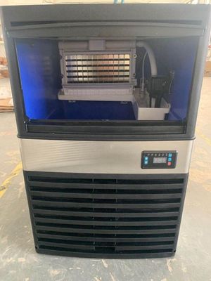 Capacità di stoccaggio di ghiaccio di 500 kg Maker automatico di ghiaccio industriale per l'estrazione di energia