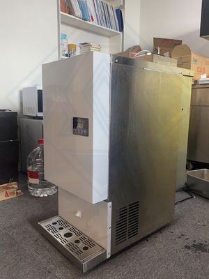 Modalità di raffreddamento Cubo di raffreddamento a aria Ice Cube Maker Industrial 120kg Ice Machine Automatica