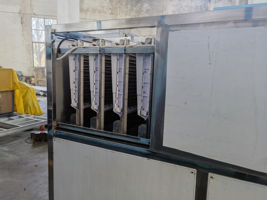 Grandi 5 tonnellate di raffreddamento ad acqua Commercial Cube Ice Making Machine con 220V Voltage Demand