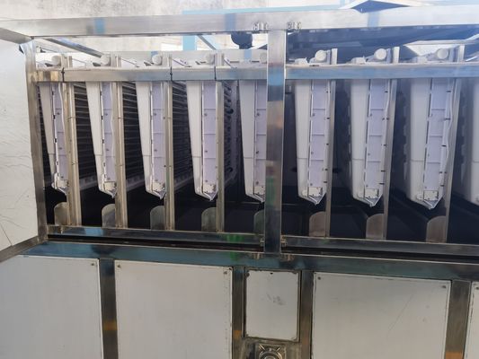 Grandi 5 tonnellate di raffreddamento ad acqua Commercial Cube Ice Making Machine con 220V Voltage Demand