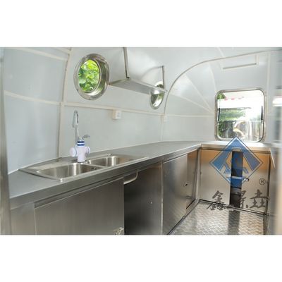 Camionetti alimentari commerciali Camionetto alimentare mobile con cucina e forno per pizza Venditore affidabile