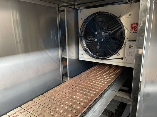 Macchina automatica per la produzione di caramelle dure per alimenti e caramelle di diversa natura