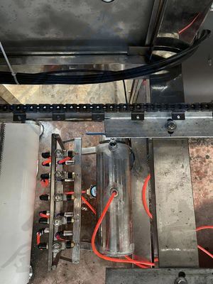 Macchina automatica per la produzione di caramelle dure per alimenti e caramelle di diversa natura